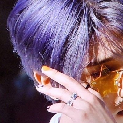 mysungflower's profile picture. I'm not here, I died.