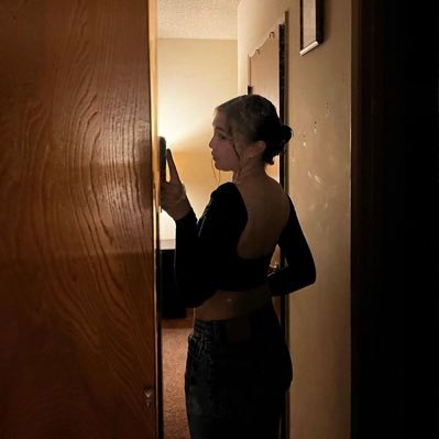 simpinnmelina's profile picture. 💐