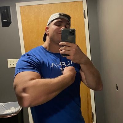 a_j_e28's profile picture. ⚓️🏋🏻‍♂️🖥️