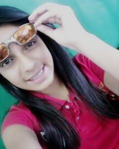 . Quem quiser vencer na vida deve fazer como os seus sábios: mesmo com a alma partida, ter um sorriso nos lábios.