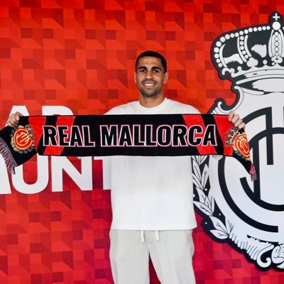 Jugador profesional del R.C.D Mallorca Management: Leaderbrock. Instagram: omarmascarell