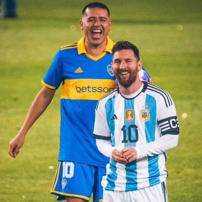 *De Argentina como Messi*
Alentado al Único Grande desde 1905
JR10