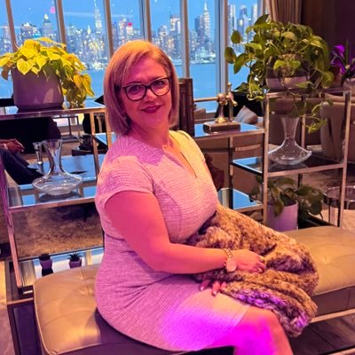 Luciana43044090's profile picture. Esposa, Mãe de dois filhos lindos, Fisioterapeuta (UNESA), Especializada em Envelhecimento e Saúde do Idoso (FIOCRUZ) e pastora da Nova Alianca Church/AG