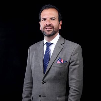 Ciudadano Guatemalteco / Abogado / periodista / emprendedor / Conductor y Productor de televisión