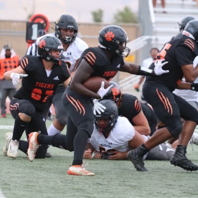 RB @ReedleyCfb ||Rb🏈||6’0 225|| ||4.0GPA||Spring 2023 GradllFull Qualifier|| ||AA in hand|| All Glory To God🙏🏿 #JUCOPRODUCT