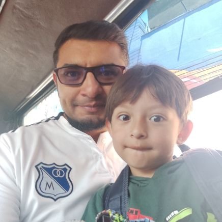 Padre orgulloso, enfermero profesional, antiuribista al 100%; sí, soy responsable de los trinos que escribo, comento y comparto.
