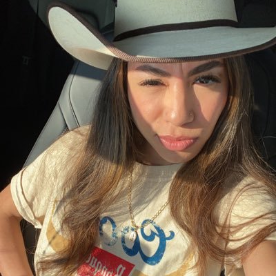 joocellynee's profile picture. short and funny