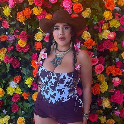 MichelleRincoN_'s profile picture. Two wrongs do not make a right; but three rights make a left ✧✧✧