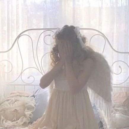 IonieEatsSharks's profile picture. ass