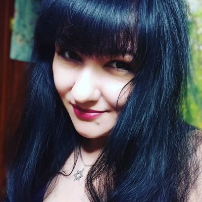 Роза Мира с шипами, горький шоколад с перцем, сладкий напиток Амрита, Мёд и корица, завистники давятся, слабые сходят с ума..