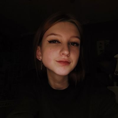 MephedroneBum's profile picture. Молодая, но очень противная мадам)