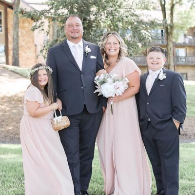 JulieObney's profile picture. Proud Wife | Mama of 2 | Curriculum Director | Literacy Leader | Explicit Instruction Advocate | Techie | STEAM & Career Pathways Supporter