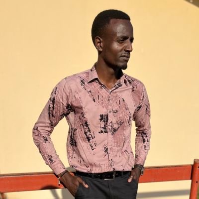 Manchester United Fan, moderate, sapiosexual, motivation speaker and aspiring political analyst