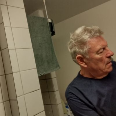 VUC Hvidovre.
Meget ude og bestiger bjerge og har🌿fundet noget!
Glad for politik, sport og hunden Kingo🌹