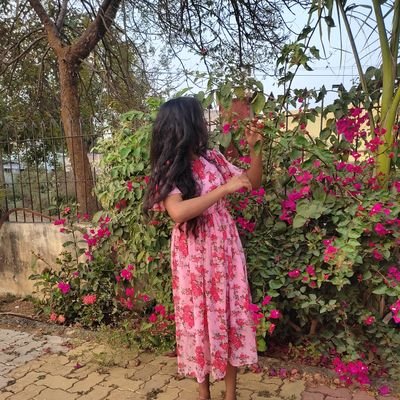 lee_na_nope_nai's profile picture. she only says yes..
Medico 🌚🌝aur occasional shayar bhi...