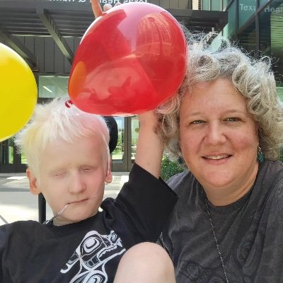 Deaf blogger/artist/advocate/COMS mom of three children who are Deaf, CODA & DeafBlind. We should communicate, play, laugh the way our kids can. She/her.