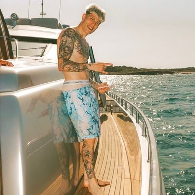 Phildela32's profile picture. Activist of Good Governance!! Live life (YoLo)||-@Man utd _FoRever_||football is the right game||Ronaldo 🐐|| @realmadrid