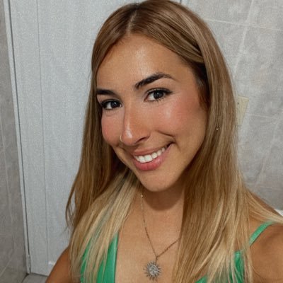 corarore94's profile picture. Puertorritaliana🦋 | 28 | @Ray_OGR 👩🏻‍❤️‍💋‍👨🏽❤️