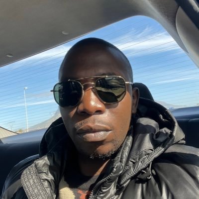 Managing Director at ideas agency Little Green Frog. Award winning photographer. Wine & music lover. Occasional musician. Political Campaigner. Wonnarua Country