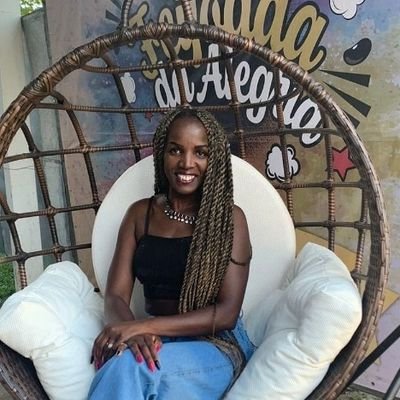 Deus quer que você seja feliz, e é isso que você deve ser. Quando você acredita Nele e faz o melhor que pode para guardar Seus mandamentos, você encontra alegri