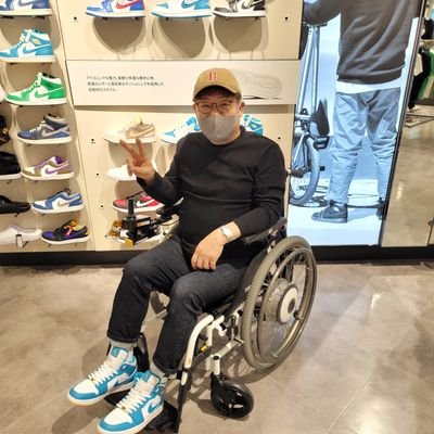 車椅子♿の身体障害者おじさん😊足元くらいはお洒落したくてスニーカー👟が好きになりました😊明るく生きたい🍀🍀髭ミルクさんの大ファンです😃無言フォロー失礼致します🙏
#裏4ks