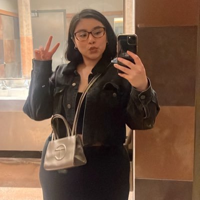 knivezc's profile picture. aqui nomas. she/her