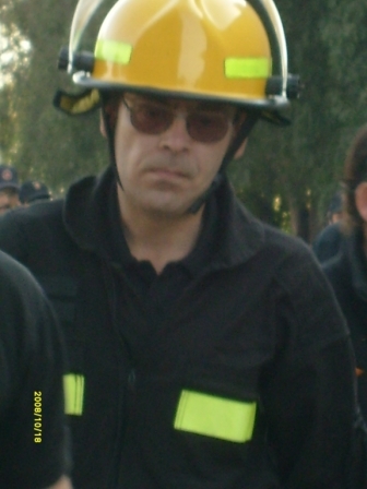 Mario, vivo en  San Miguel.  Vocación de Bombero, siempre tratando de ayudar..  Conectado siempre, y siempre cerca;   a tu servicio, siempre.
