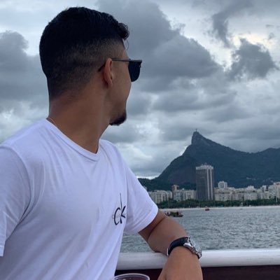 Se estou aqui é porque deveria estar a fazer outra coisa.