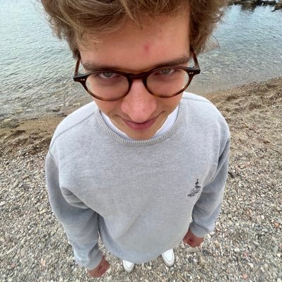 Hi, I'm Papapump, a 26 yo streamer from Belgium. Streaming different games such as Hearthstone, World of Warcraft, League of Legends and Old School Runescape.