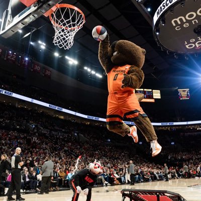 The Official Twitter of Benny Beaver. Official Oregon State University Mascot and Connoisseur of All Things Orange & Black #GoBeavs 🧡🖤