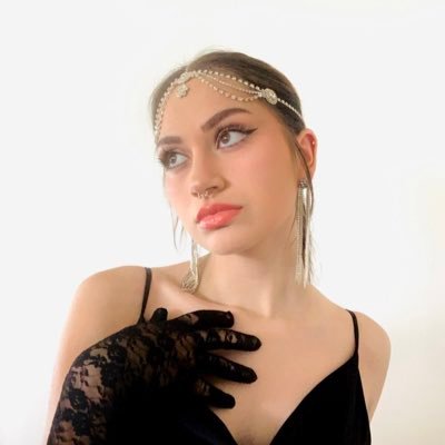 aliviajade1104's profile picture. random thoughts💭