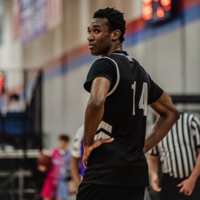🏀🏈6’8 ||C/o 26 || 205lbs ||4.0 GPA|| ||WR/DE ||IG:sackey_sefa|| || Cell: (765) 438-3019 ||