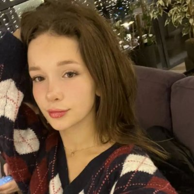 leenellie700's profile picture. 