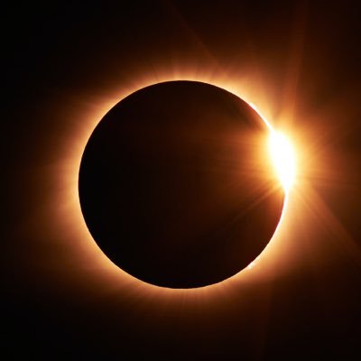 Este año, únete a nosotros en este evento singular, a ser parte de una historia que se cuenta en los cielos 🌙🌟 #EclipseSolar2023