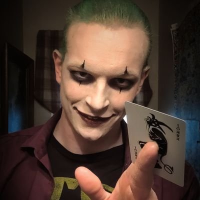 🃏 Joker cosplayer 😈
💀 Method-actor/Musician 🥁
♥️ Straight/Taken/6yrs ♦️