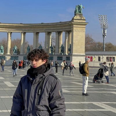 22y ♒ UM