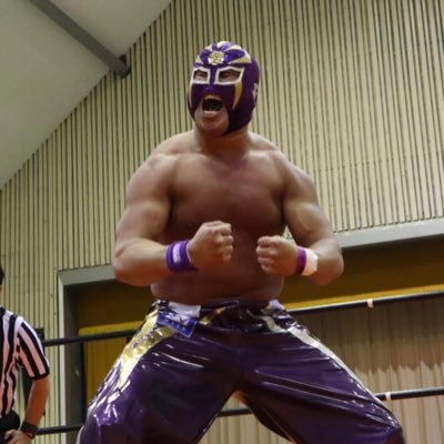 新潟プロレス所属のプロレスラーです。 176㎝、102㎏ 2014.6/7 対HAKUCHO戦でデビュー。 第15代新潟無差別級王者