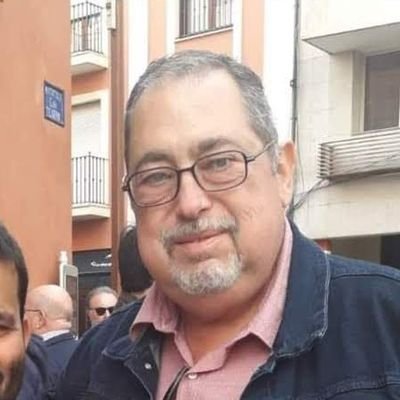Asumiràs la veu d' un poble, i serà la veu del teu poble, i seràs, per sempre, poble, i partiràs, i esperaràs. ||*|| Vicent Andrés Estellés.