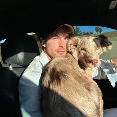 I'm a single🧔🏼Dad with two beautiful, lovely sweet daughters👩❤️👩..I also have two wonderful cute dogs 🦮🐕I love them so much ❤️💕