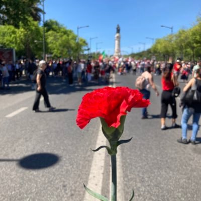 Moratalaz como origen. Antitaurino, Teatrero siempre, TCAE enganchado al paciente crítico. Hijo, hermano, tío, amigo. Euskara ikasten