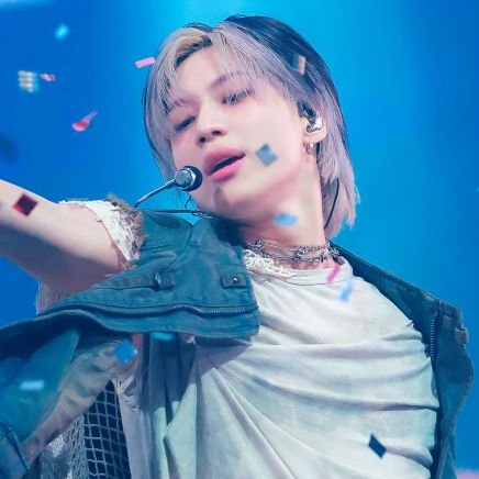 OT5💎 (She/her) /23/
50% Blinger🌕 50% Taemint🧀
100% love them all💙
Not always active & when I am I'm chaotic👀
Safe Space💗