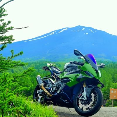 無言フォロー失礼します
バイクに乗り絶景とグルメ好きです☆
パニガーレ1299final　edition
M1000RR(50周年)
s1000rr(Mパッケージ)
ハイパーモタード1100エボSP(2台)
ZRX1200daegに乗車してます。
ツーリングへ気軽にお誘いください✨
