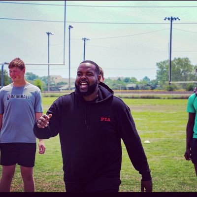 •PIAthletes Owner/Performance Coach •College DL/S&C Coach •HS OC/OL Coach •National JC/HS Recruiter •Former Pro Athlete •WGH/West Lib/Friends U🧑🏿‍🎓•OH ✈️ KS