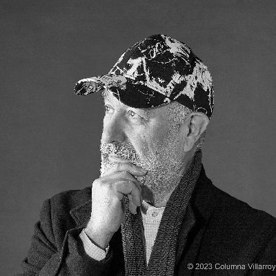 Spanish artist and writer. Bachelor of Fine Arts, Professor of Drawing. As a writer I highlight my books: Geometría Sagrada, La Proporción Armoniosa...
