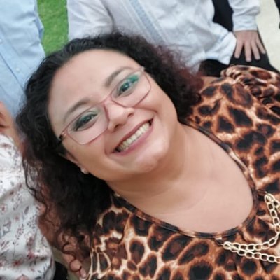 Soy una yucateca apasionada y generosa, pensadora, sarcástica, mandona, arrogante y perfeccionista.
