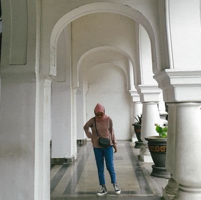 ohiyayaaa's profile picture. We're just strangers again