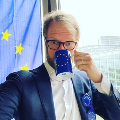 Policy advisor @ European Parliament 🇪🇺🏃🧗‍♂️💚 (re)tweet ≠ endorsement, account = personal

🧵https://t.co/3NjKm5MlwV