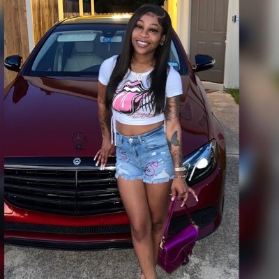 LESBIAN 🌈👩🏾🤝👩🏽🏳🌈. 28. Hu$tler 💰🧘🏾♀. Don’t match my energy, ELEV8 it ✨