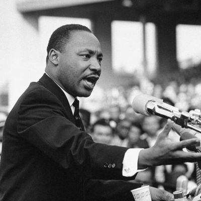 👉 A Christian
👉A lover of change👊
👉Believes  Martin Luther King jr Philosophy 
👉 Follows back all people who will follow Me