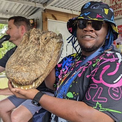 {3rd Eye Wize} he/him/Papi Chulo
Owner of @XpressChill 🛸
#MyastheniaGravisSurvivor
#PoeticLifestyle...#StonerByNature #GuruByAnointing